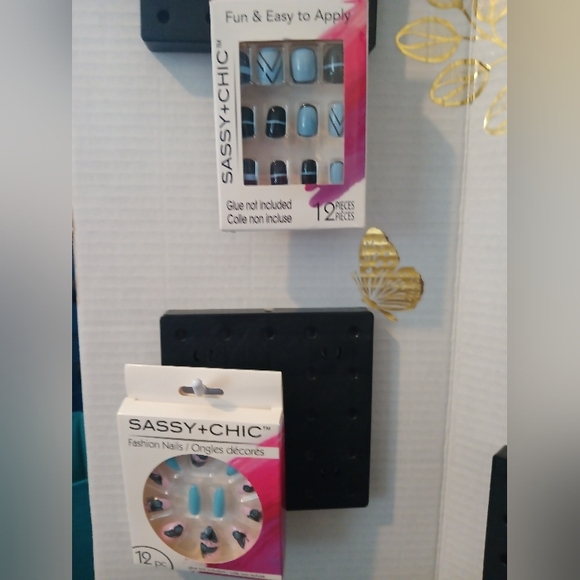 12 sets of artificial nails and 1 set nail wraps - Picture 3 of 9